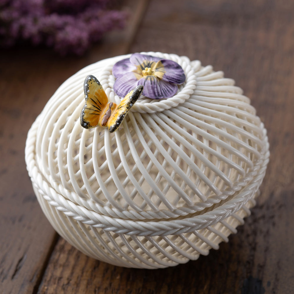 Belleek Classic Flowers of the Month February - Viola