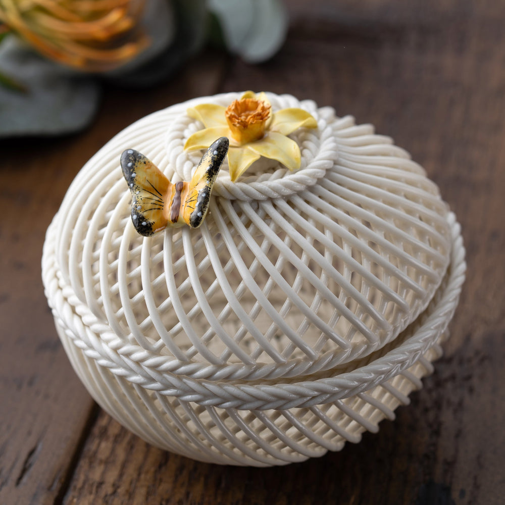 Belleek Classic Flowers of the Month March - Daffodil